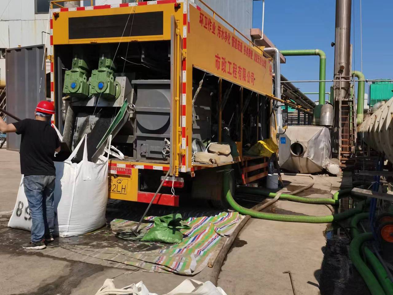 洪湖淤泥压干处理